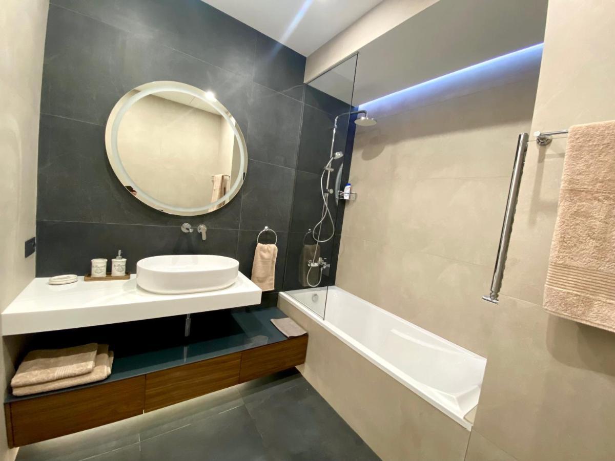 Heart Of Yerevan - City Center Luxury Apartments Ngoại thất bức ảnh