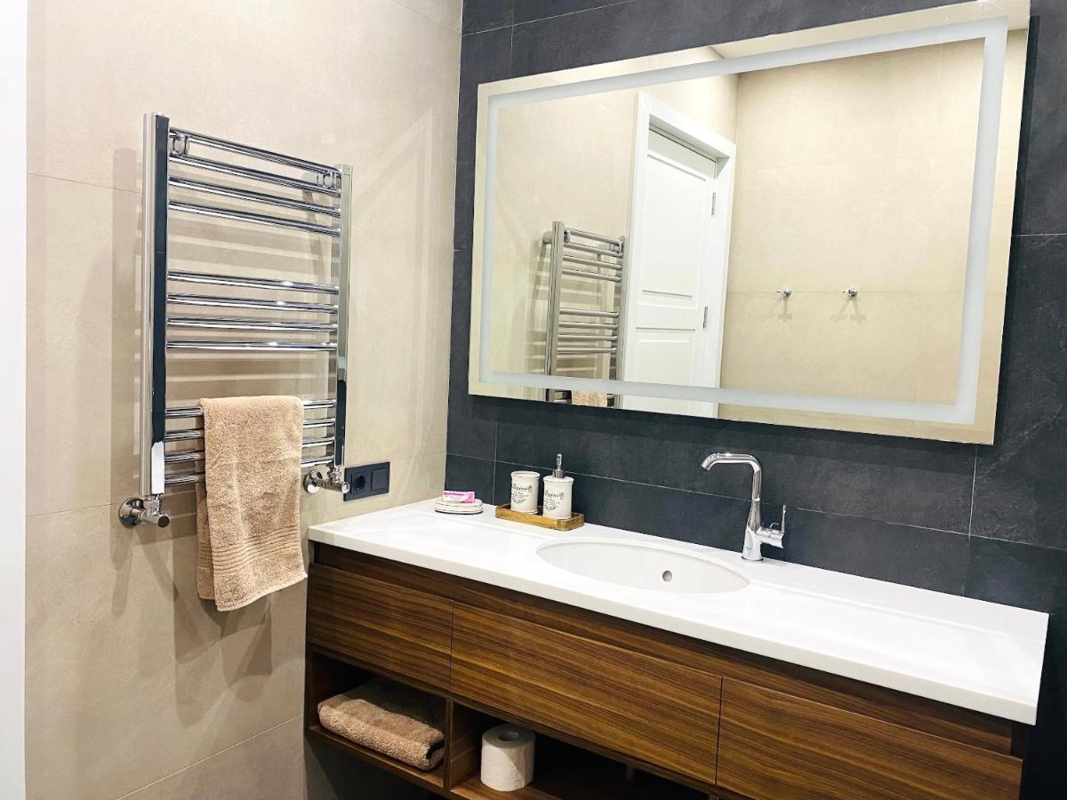 Heart Of Yerevan - City Center Luxury Apartments Ngoại thất bức ảnh